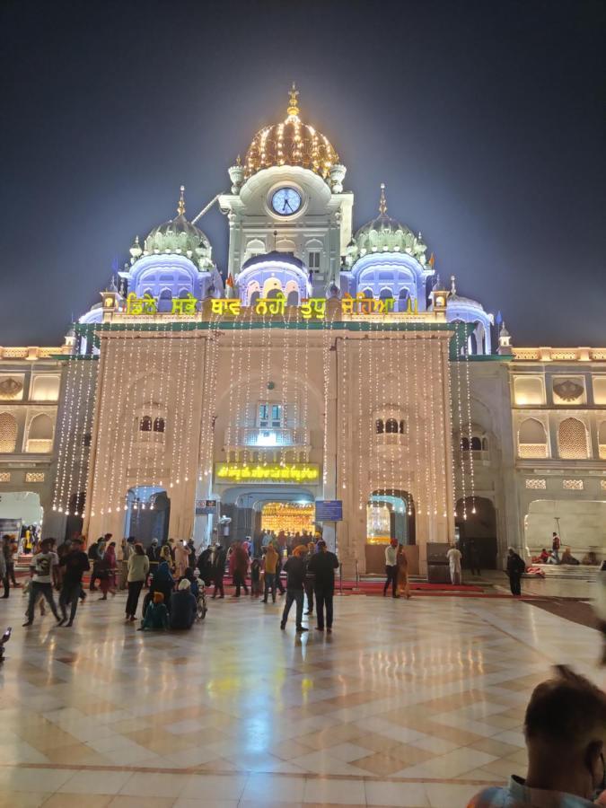 Hotel 56 - 200 Meter From Golden Temple Amritsar Exterior foto