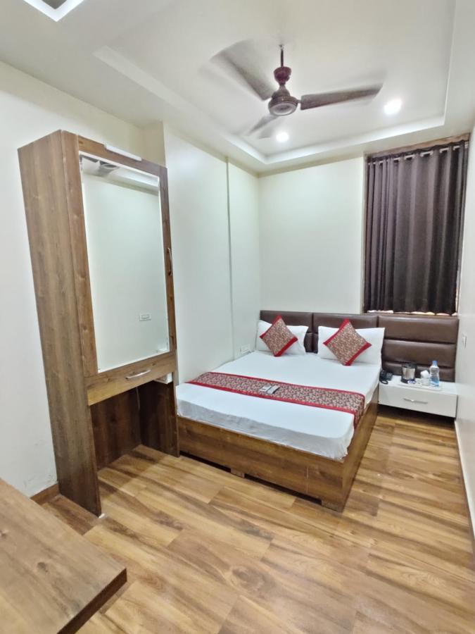 Hotel 56 - 200 Meter From Golden Temple Amritsar Exterior foto